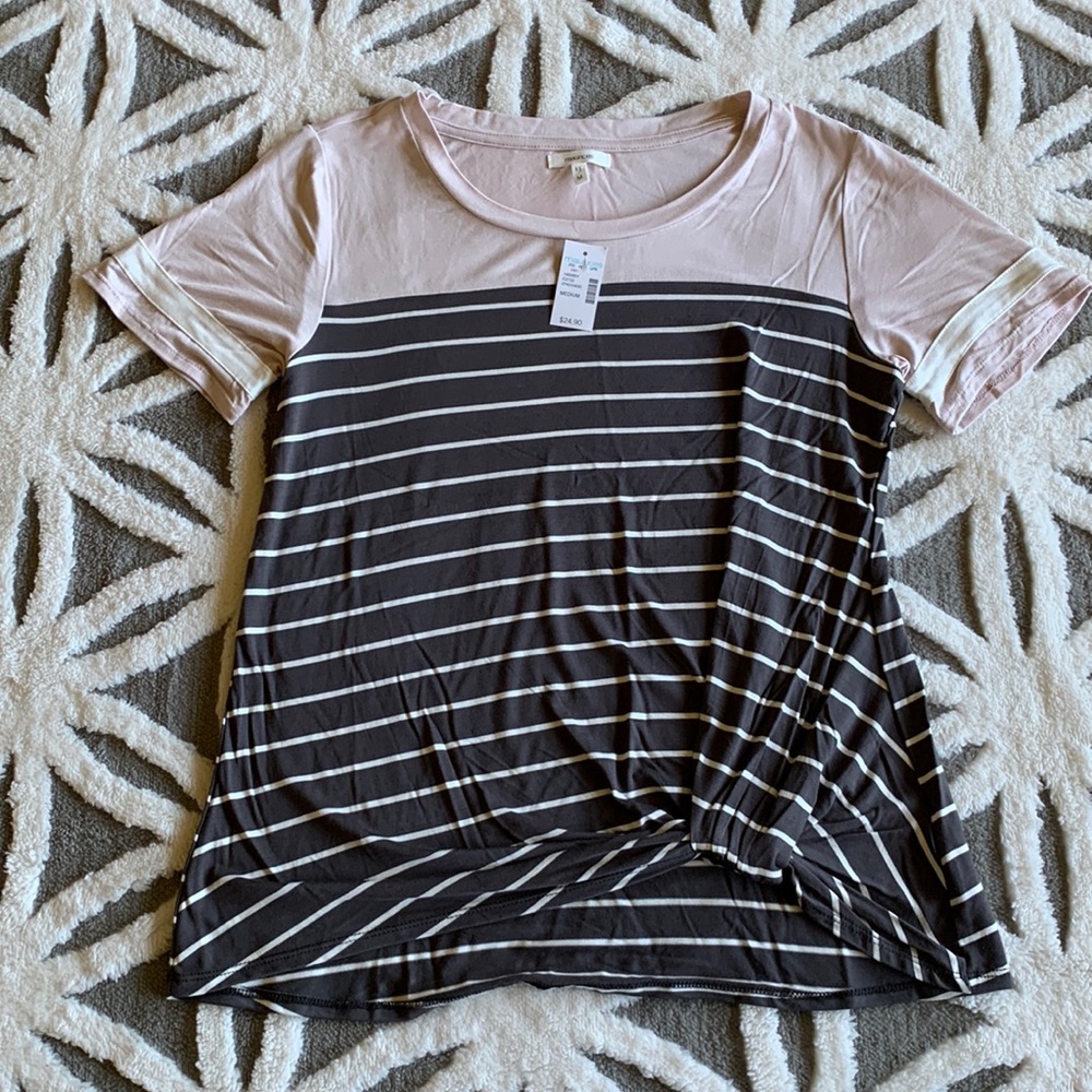 Maurices Knot Hem Tee size Medium